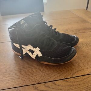 Boys ASIC Wrestling Shoes Size 3